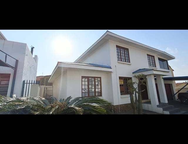 3 BEDROOM TOWNHOUSE FOR SALE IN REYNO RIDGE